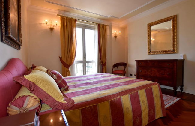 Luxurious Villa in Lombardy with Garden & Hot Tub - Photo 7