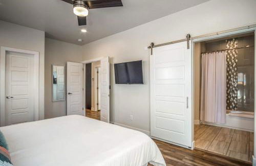 Timber & Tin H 2Bed 2Bath w Pool & Rooftop Deck - Foto 36