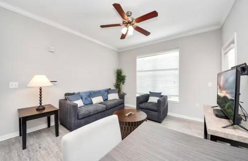 Modern 1BR Retreat Open Layout, Workspace, Views - Foto 8