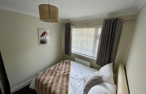 3BR, Sleeps 5, Free Parking, Fast WiFi, Near M62 & Leeds - Foto 15
