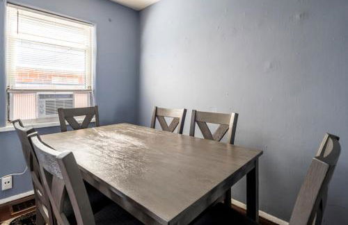 Cozy 2BR Retreat with Workspace - Washer and Dryer - Foto 23