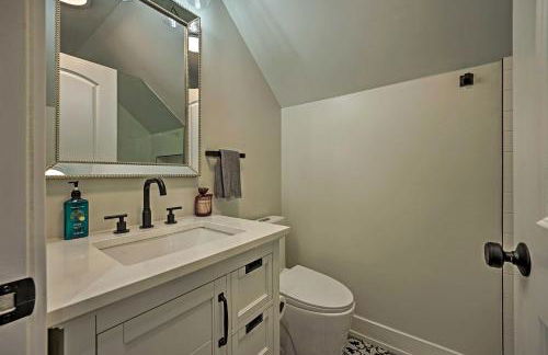 Luxury Family Home with Deck, Swim Spa and Grill! - Foto 17