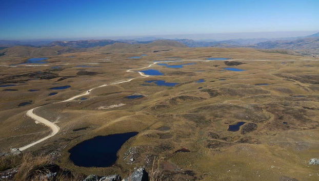 Vue panoramique sur les lacs de l'Alto Peru