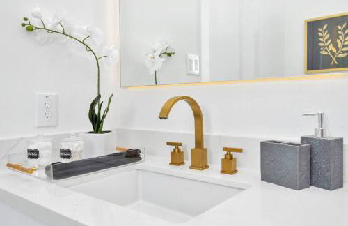 The Suite Spot! Downtown Skyline Views! Sleeps 12 - Foto 33