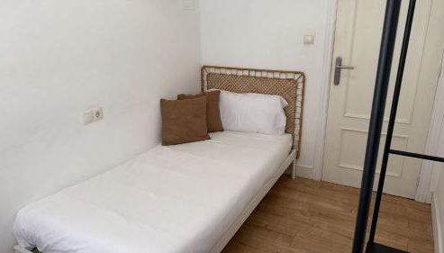 Apto Reformado con encanto by URBANHOSTS - Foto 4