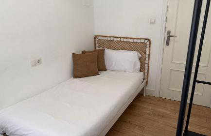 Apto Reformado con encanto by URBANHOSTS - Foto 4