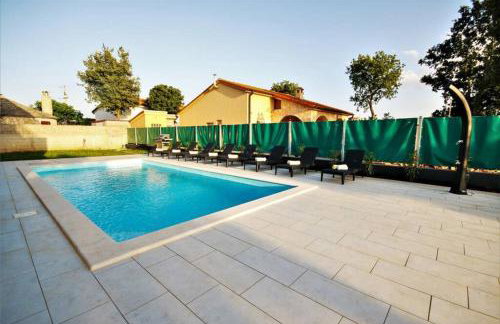 New Villa with Pool - Foto 18