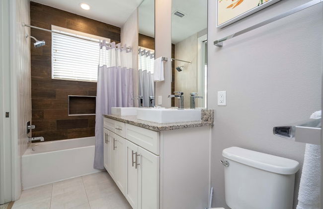 Modern Chic Home Mickey and Toy Story Rooms - Foto 38