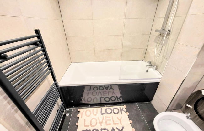 Large Modern House with Parking - Photo 67