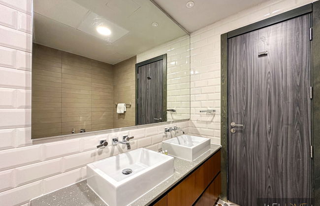 WelHome - Prime 1BR Apartment at Oia Residence - Photo 28