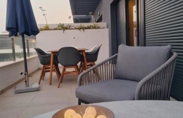 Flamenca Village Penthouse with Private Rooftop and Sea View - Photo 17