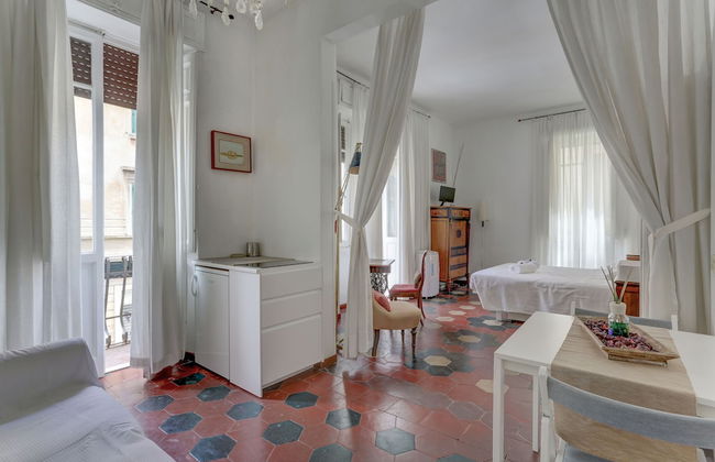 Charming Colosseum - Photo 20