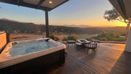 Winery Getaway with Spa and Amazing Hilltop View - Foto 1