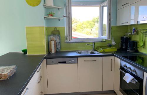 Beachfront Apartment Live - Photo 8