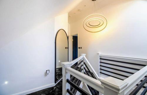 Luxury 4-Bedroom High-End Home, Includes Jacuzzi and Pool Table - Foto 67