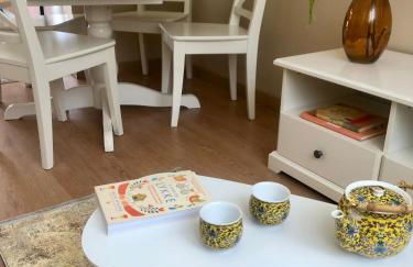 City Break-Quiet House with Private Patio - Foto 28