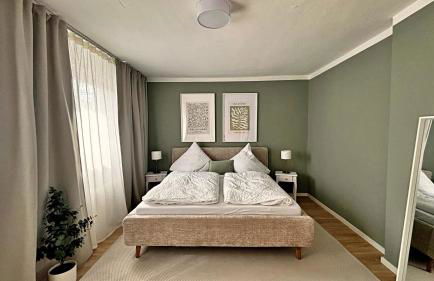 Sonnenplatz mit Parkplatz - Zentral und Elegant - Foto 4