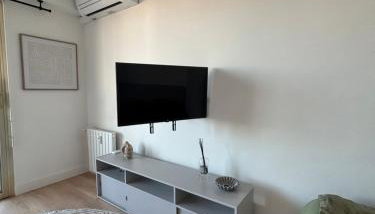 Idéal Festival de Cannes - Accès facile à un arrêt de train - Studio avec Loggia - Foto 3