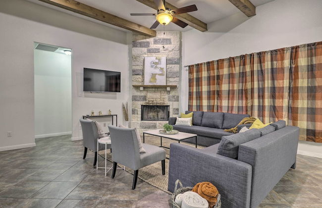 Gorgeous Luxury Home With Hot Tub Just 3 Miles to Dtwn! - Foto 24