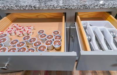 Cozy retreat minutes from stadiums - Photo 23