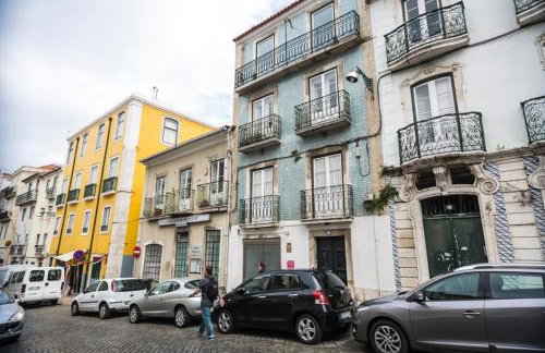 Duplex with terrace in Alfama, Central Lisbon - Photo 11