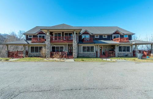 Wolf's Den~Views~Hot Tub~Home Theater~Hatley Ski! - Foto 9