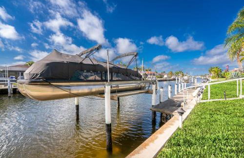 Villa Hibiscus-Waterfront-Free Heated Pool-Dock-Bikes-Other Amenities - Photo 32