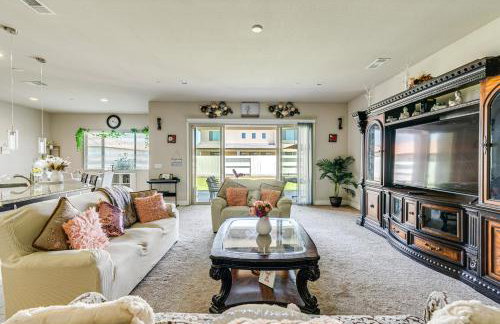 Beautiful Bakersfield Home about 8 Mi to Downtown! - Photo 2