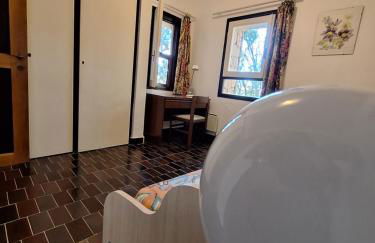 Villa La Lecceta surrounded by greenery and sea view with sunset - Foto 32