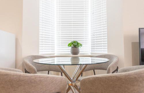 Spacious 2 Bedroom Apartment in Bedford, Near Milton Keynes & Local Business Parks - Foto 5