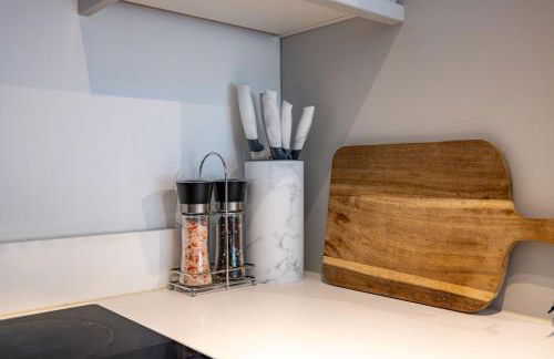 Modern 2-Bed Apartment - Near Train and Town - Parking Available - Foto 13