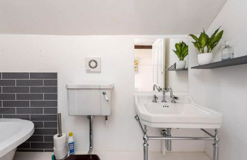 Cotswold Cheltenham, whole house with hot tub - Photo 34