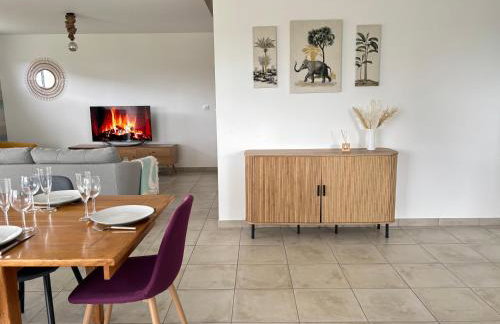 Les Voiles, maison bien équipée 10 p 2 sdb, 2 WC, spacieuse lumineuse avec jardin clos, garage, terrasse, parking privatif, à 950 m de la plage d'Asnelles et tous commerces, près de Bayeux et Arromanches, chiens bienvenus - Foto 14