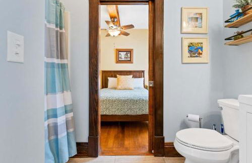 Impressive Dual Woods and Lake Homes That Sleep 32 - Foto 31