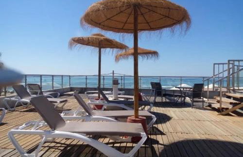 Islantilla-Apartamento con piscina y garaje en primera línea de playa - Foto 4