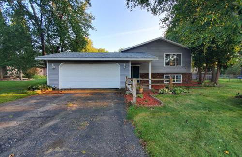 Quiet 3BR 2BA Near Mall, Shopping Centers, and I-94 - Foto 1