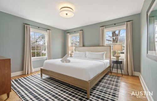 Elegant Escape Gourmet Kitchen and Outdoor Living - Foto 17