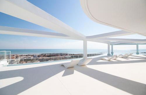 Global Properties, Apartamento con terraza y vistas a la piscina en Gran Canet - Photo 48