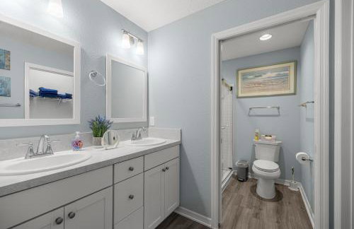 Luxe 2BR in The Villages, Mins to Eastport Town Square With Patio and Kingbed - Foto 12