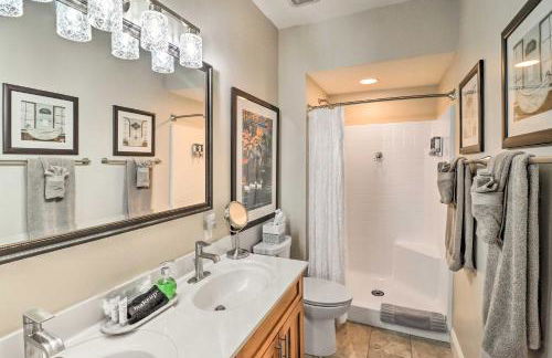 Indoor Pool and Golf Course Views Lake Lure Condo! - Foto 13