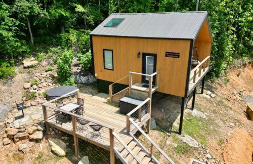 Blooming Redbud Treehouse with private hot tub - Foto 28