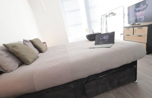 Modern 2 Bed Apartment, Desborough, Kettering, Sleeps 5, Free Parking, WIFI, Ideal for Contractors, Professionals, Families and Relocations - Photo 28