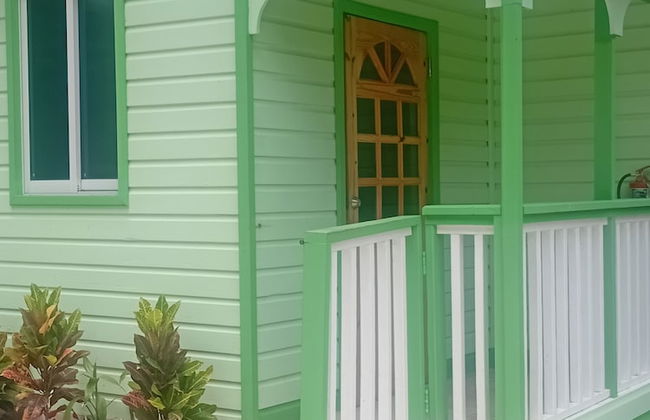 Pinard's Mountain Resort- Cottage 9 - Photo 2