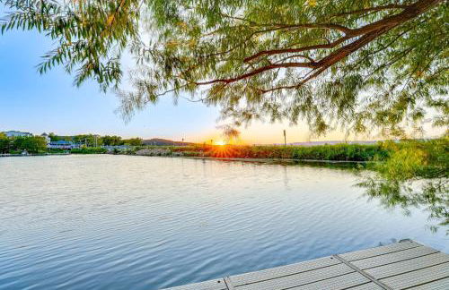 Okee Bay House on Lake Wisconsin with Private Dock! - Foto 1