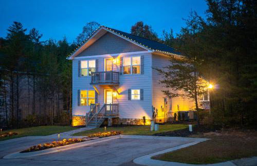 Par-Tee Haus I- Game Room & Hot Tub-Walk to Helen - Foto 60