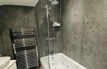 Northcliffe - Stylish Stone Cottage - Spa Bath - Peak Views - Photo 15