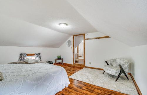 Cozy New York Farmhouse with Porch, Grill and Fire Pit - Foto 23