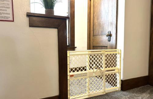 King Bed, Stocked Kitchen, Easy Driveway Parking, 2mi to Downtown & Coliseum - Foto 50