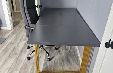 Cozy Roomy family sized apartment on major bus route close to all - Foto 13