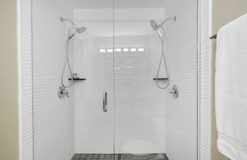 Lux Townhouse, Walk to All, Sleeps 6 Adults - Photo 6